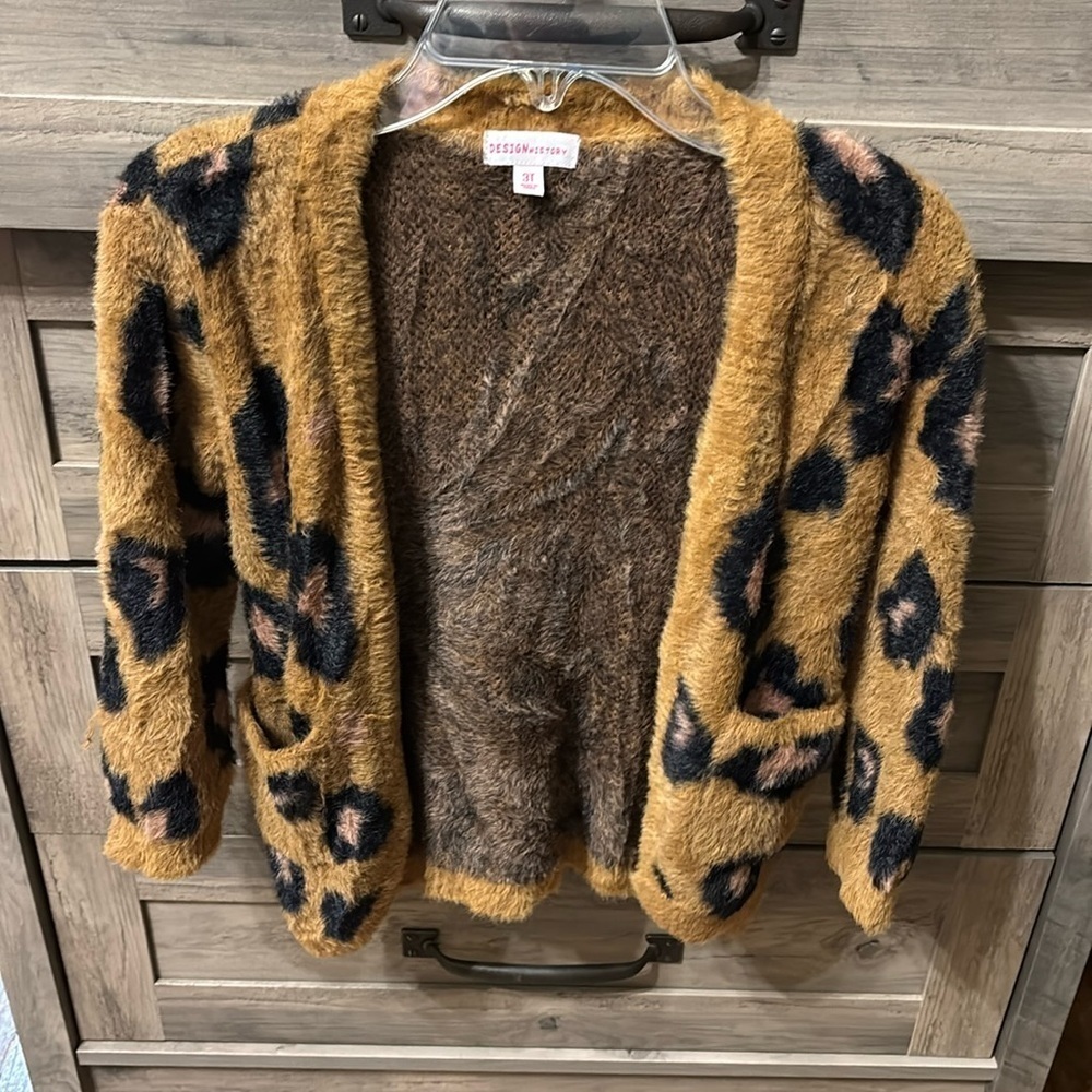 PRE OWNED DESIGN HISTORY GIRL'S 3T FURRY LEOPARD PRINT CARDIGAN WITH POCKETS